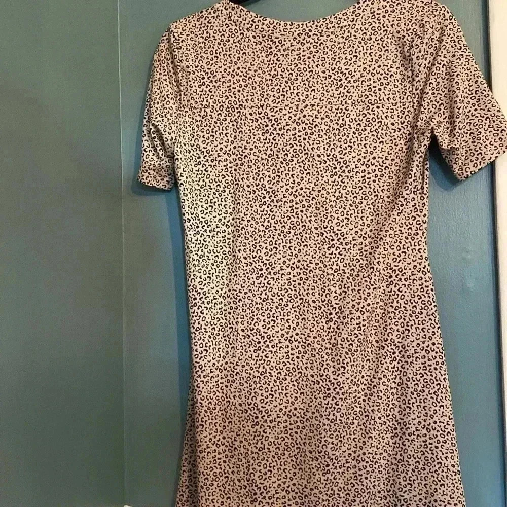 Cheetah women’s t-shirt dress - size small - like new - shirt sleeve - Aline - Picture 5 of 7